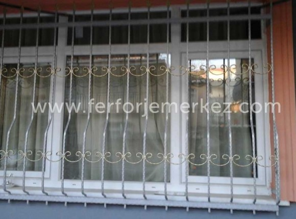 Demir Pencere Korkuluğu