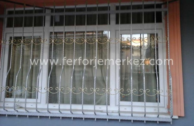 Demir Pencere Korkuluğu