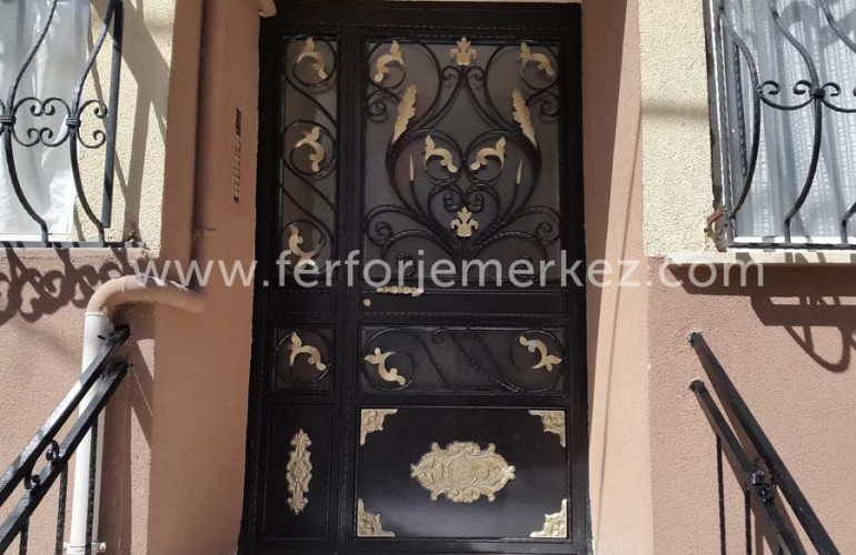 Ferfoje Bina Giriş Kapısı